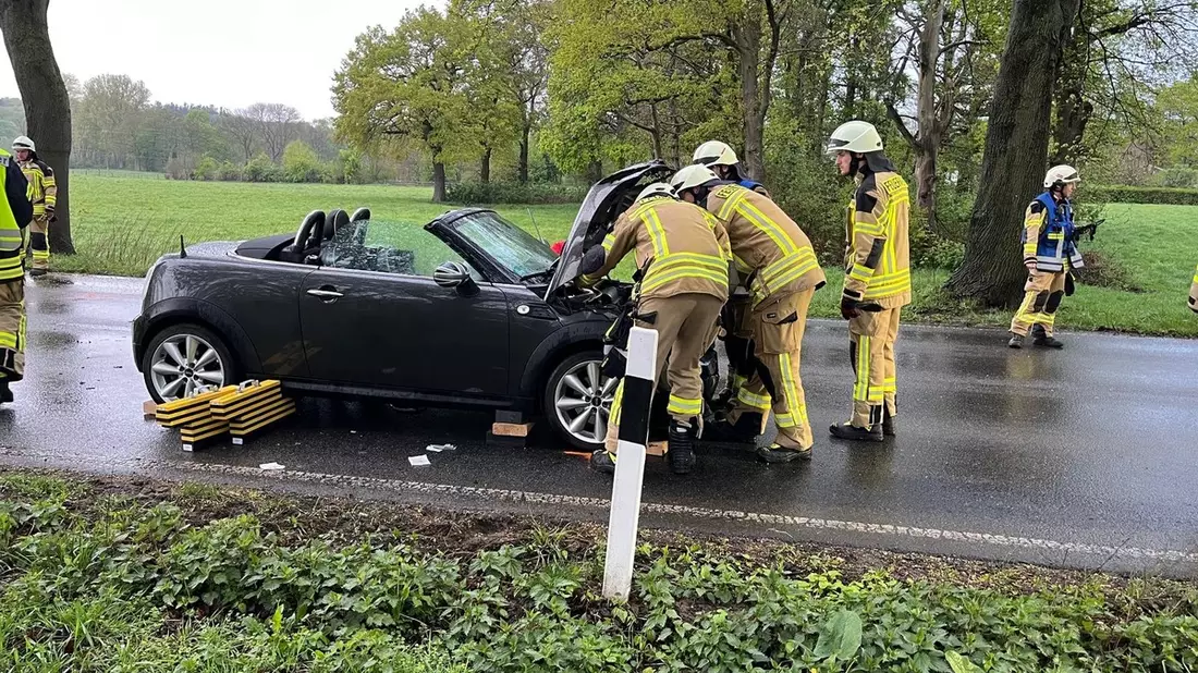 FW Rheurdt: Sturmschaden mit anschließendem Verkehrsunfall - Bild: presseportal.de