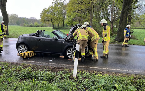 FW Rheurdt: Sturmschaden mit anschließendem Verkehrsunfall - Foto: presseportal.de