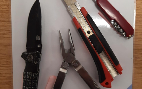 BPOL-HH: Gemeinsame Pressemitteilung der Bundespolizei und der Polizei Hamburg zur Gewaltprävention und zur Kontrolle des Waffenverbots im ÖPNV- - Foto: presseportal.de BPOL-HH: Gemeinsame Pressemitteilung der Bundespolizei und der Polizei Hamburg zur Gewaltprävention und zur Kontrolle des Waffenverbots im ÖPNV- - Foto: presseportal.de