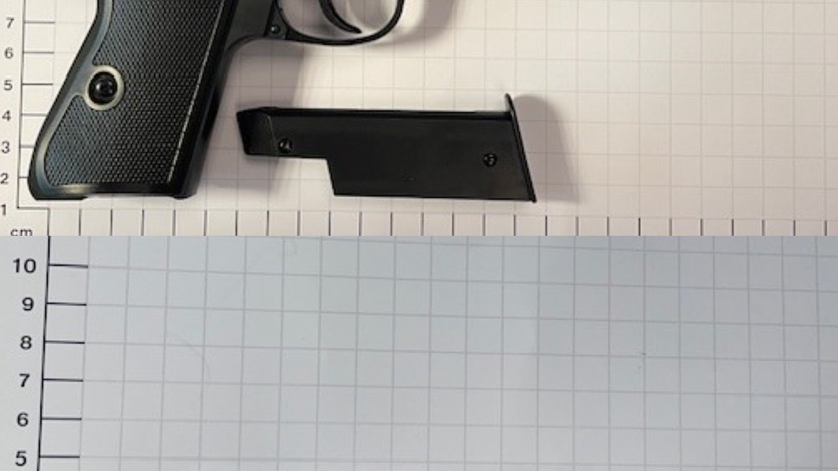 BPOL NRW: Bundespolizisten beschlagnahmen Anscheinswaffe und Messer im Hauptbahnhof Dortmund - Foto: presseportal.de