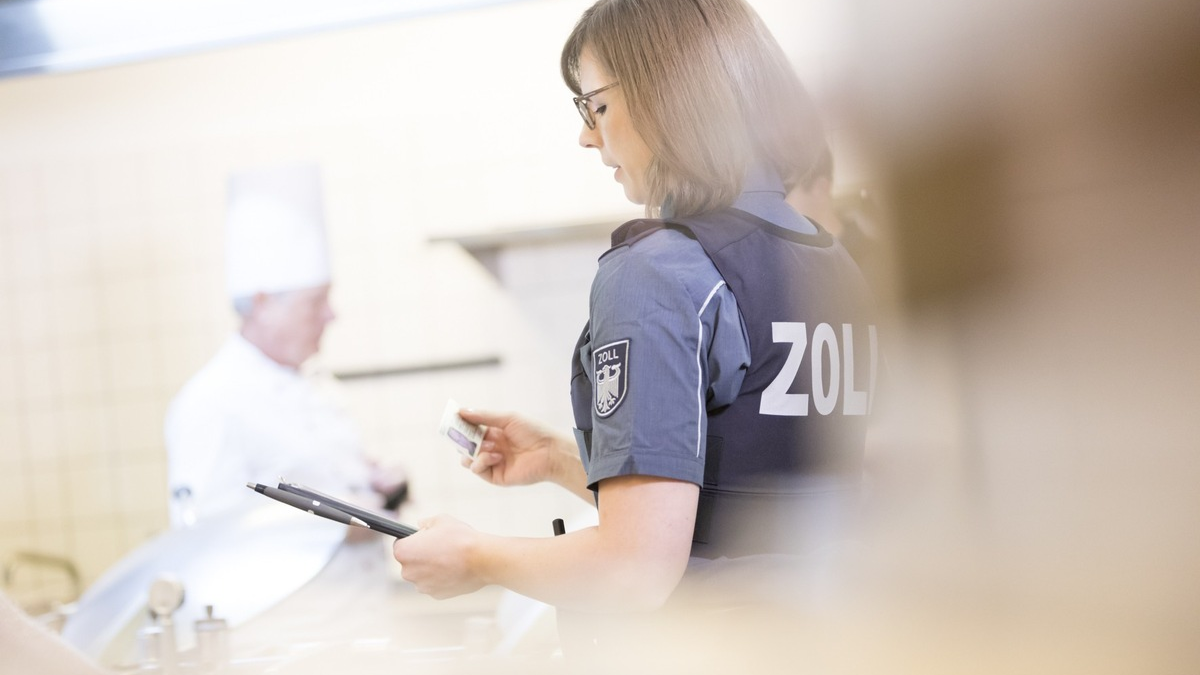 HZA-LA: Illegalen Aufenthalt bei Kontrollen aufgedeckt Landshuter Zöllner der Finanzkontrolle Schwarzarbeit erfolgreich - Foto: presseportal.de