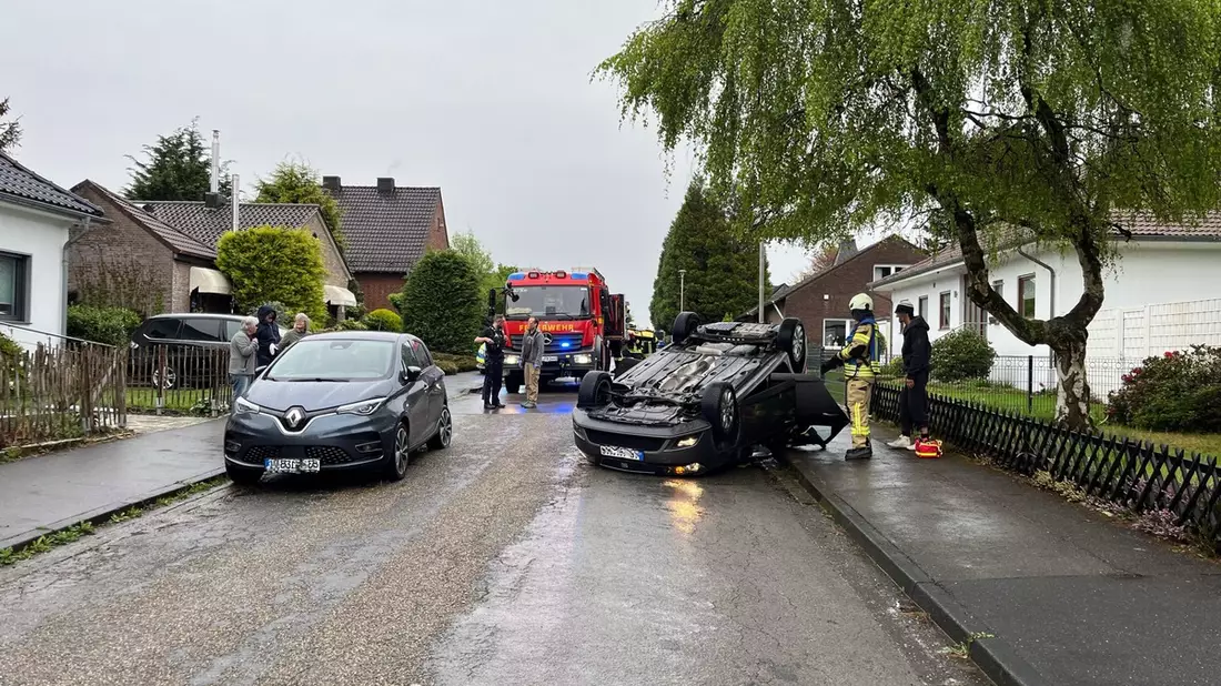 POL-AC: Auto landet auf dem Dach - Fahrerin wird leicht verletzt - Bild: presseportal.de