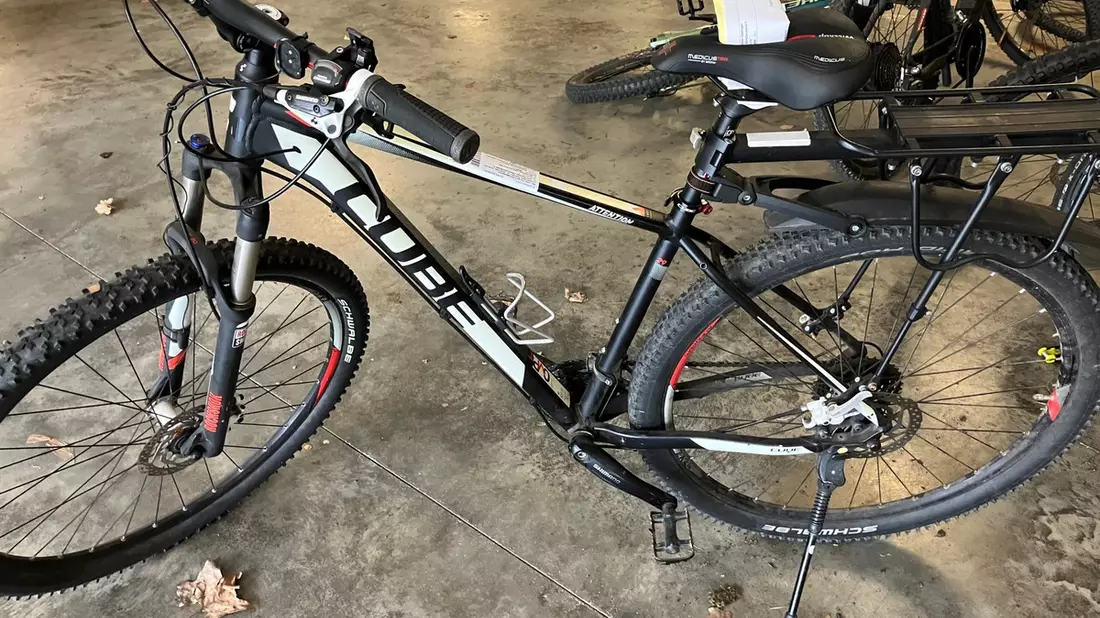 POL-GÖ: (130/2025) Mountainbike in einem Waldstück nahe An der Lutter gefunden - Diebstahl vermutet. Eigentümer gesucht - Bild: presseportal.de