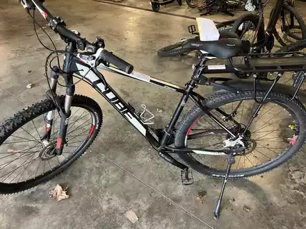 POL-GÖ: (130/2025) Mountainbike in einem Waldstück nahe An der Lutter gefunden - Diebstahl vermutet. Eigentümer gesucht - Foto: presseportal.de