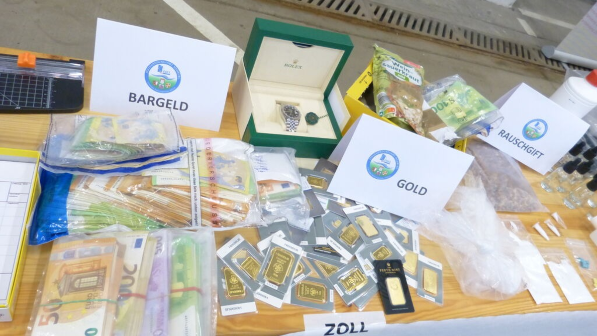 ZOLL-HH: Zollfahnder stoppen bundesweiten Dopingmittel- und Drogenhandel - Foto: presseportal.de