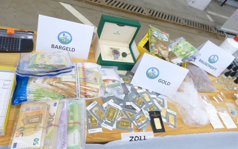 ZOLL-HH: Zollfahnder stoppen bundesweiten Dopingmittel- und Drogenhandel - Foto: presseportal.de
