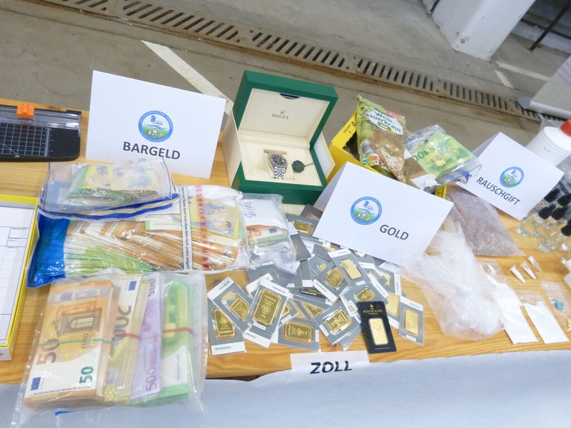 ZOLL-HH: Zollfahnder stoppen bundesweiten Dopingmittel- und Drogenhandel - Foto: presseportal.de