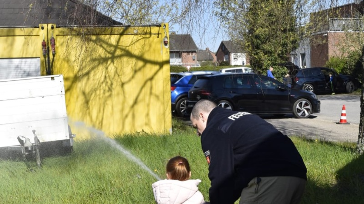 FW-KLE: Brandschutzerziehung der Freiwilligen Feuerwehr Kleve - Löschzug Materborn - Foto: presseportal.de