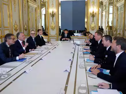 Frankreichs Präsident Macron empfing Trumps Sondergesandten Witkoff und den US-Außenminister Rubio im Élysée-Palast. - Foto: Ludovic Marin/Pool AFP/AP/dpa