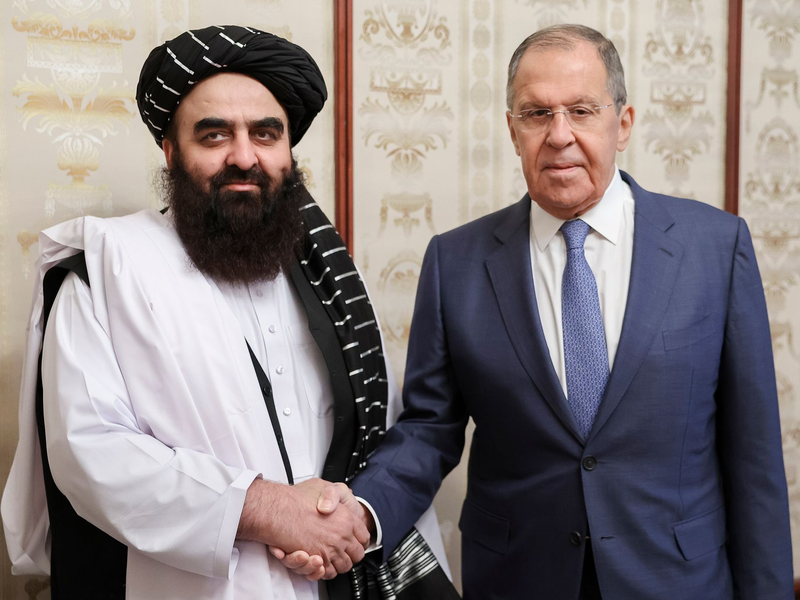 Russlands Außenminister Sergej Lawrow hatte schon vor Ende des Verbots der Taliban Kontakt mit seinem afghanischen Kollegen Amir Khan Muttaqi. (Archivbild) - Foto: ---/Russian Foreign Ministry Press Service via AP/dpa