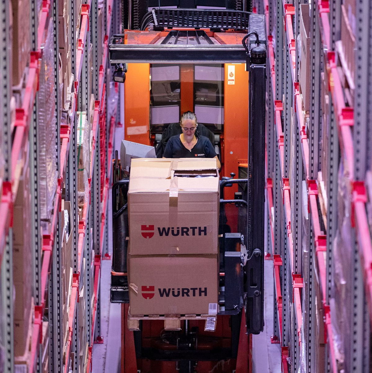 Würth ist heute ein Milliardenkonzern mit Zehntausenden Beschäftigten. (Archivbild) - Foto: Marijan Murat/dpa