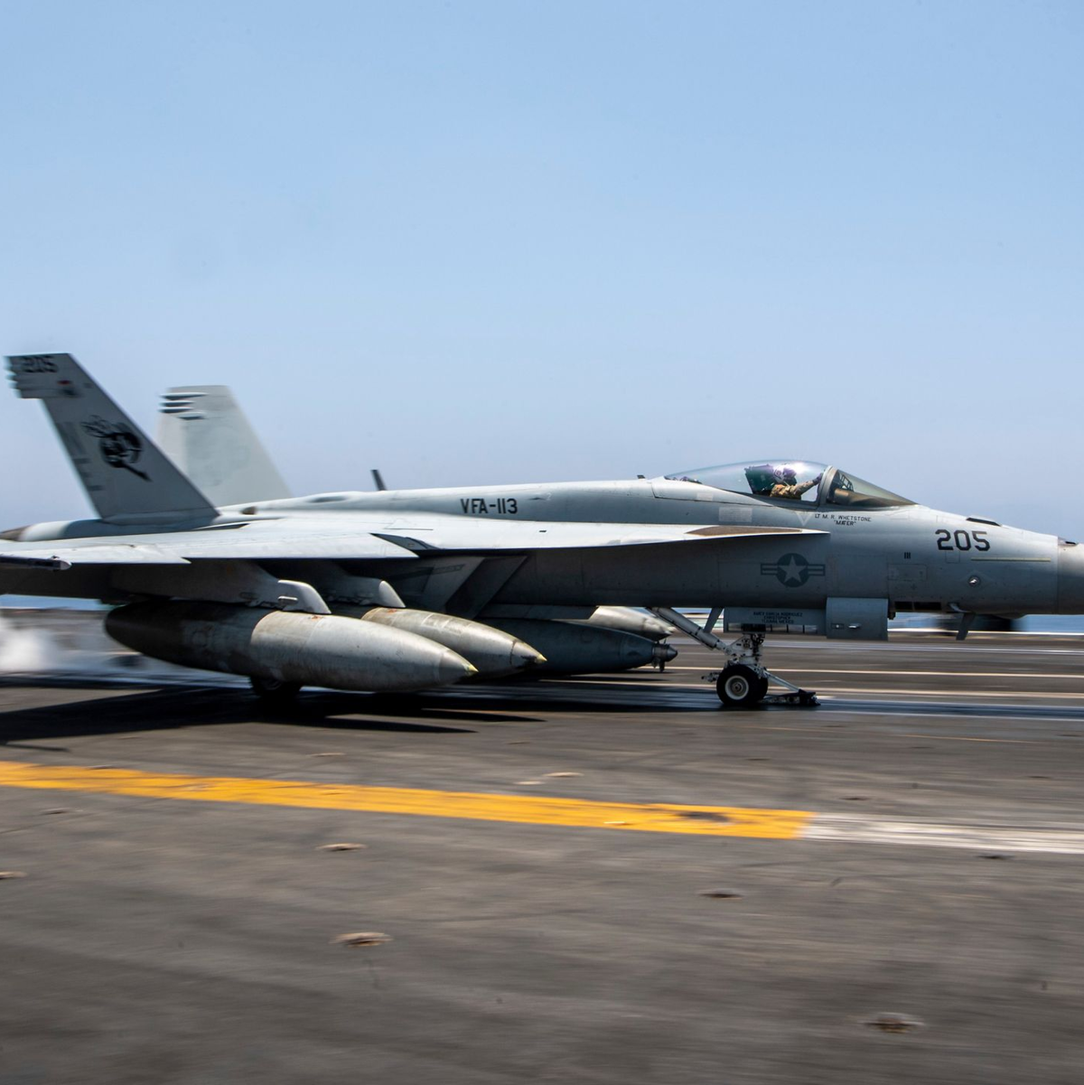 Mit dem Angriff auf den Öl-Hafen Ras Isa will das US-Militär den Huthi eine wichtige Finanzierungsquelle entziehen. (Archivbild) - Foto: Mc3 Nate Jordan/U.S. Navy/Planet Pix via ZUMA Press Wire/dpa