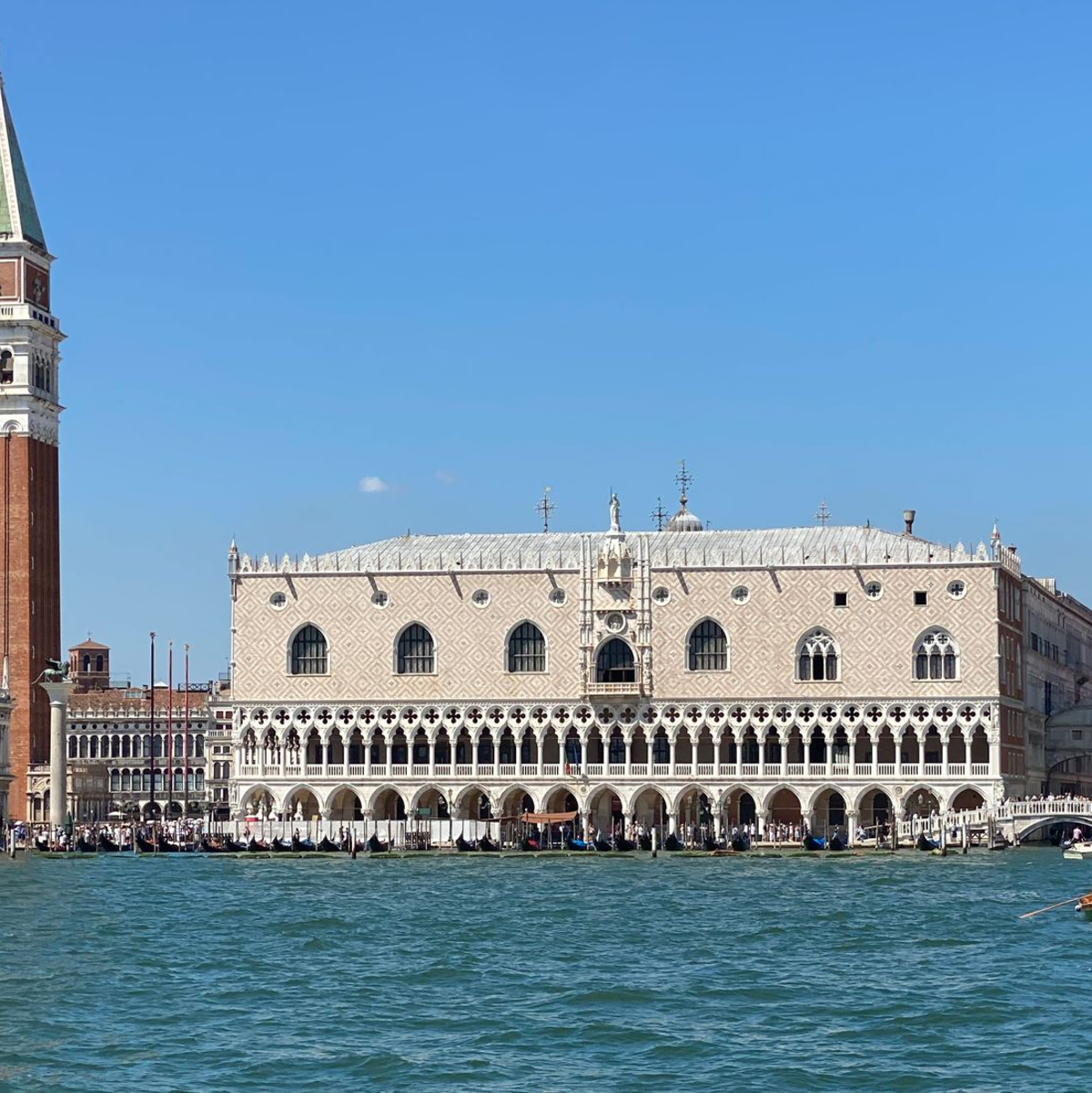 In rund sieben Stunden geht es mit der Bahn von München in die Lagunen-Stadt Venedig. (Archivbild) - Foto: Stefan Weißenborn/dpa-tmn