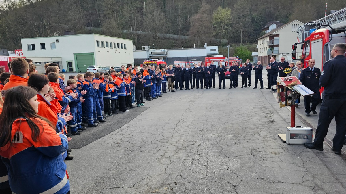 FW-AR: Führungswechsel in der Jugendfeuerwehr Arnsberg - Foto: presseportal.de
