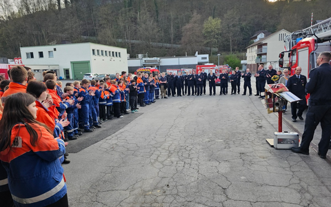 FW-AR: Führungswechsel in der Jugendfeuerwehr Arnsberg - Foto: presseportal.de