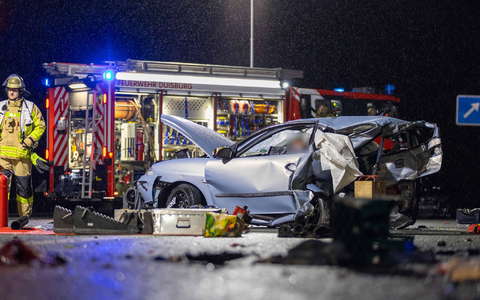 Zwei Menschen starben bei dem Unfall auf der A59.  - Foto: WTVnews_Duisburg/dpa