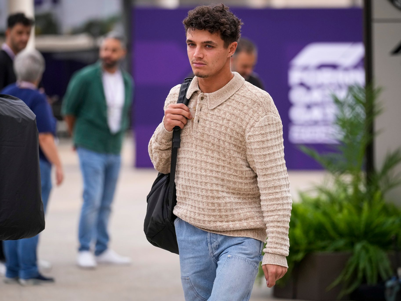 Lando Norris wirkt oft sehr nachdenklich. - Foto: Darko Bandic/AP/dpa