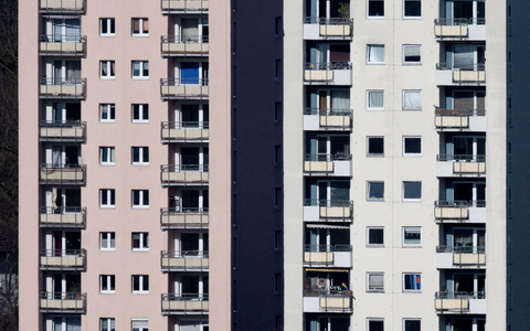 Vor allem in Großstädten ist es schwierig, bezahlbare Wohnungen zu finden. (Archivbild) - Foto: Marijan Murat/dpa