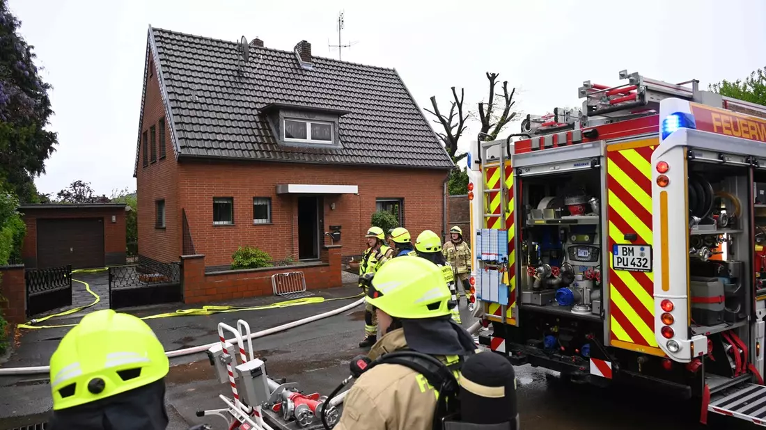 FW Pulheim: Zwei Verletzte nach Verpuffung in Wohnhaus - Bild: presseportal.de