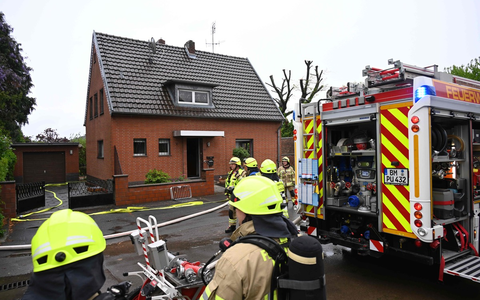 FW Pulheim: Zwei Verletzte nach Verpuffung in Wohnhaus - Foto: presseportal.de