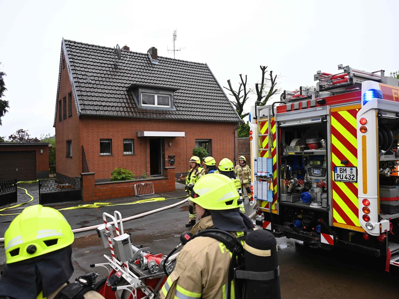 FW Pulheim: Zwei Verletzte nach Verpuffung in Wohnhaus - Foto: presseportal.de