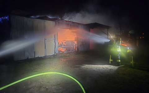 FW-RD: Feuer in einer Werkstatt - 70 Einsatzkräften im Einsatz - Foto: presseportal.de
