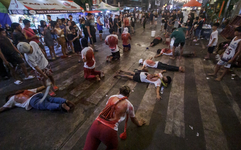  Die katholische Kirche missbilligt diese blutigen Rituale.  - Foto: Zedrich Xylak Madrid/ZUMA Press Wire/dpa