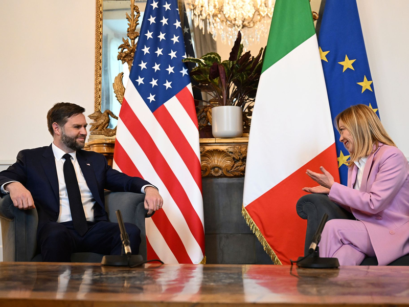 US-Vize JD Vance beim Treffen mit Italiens MInisterpräsidentin Giorgia Meloni. - Foto: Kenny Holston/Pool/ The New York Times/AP/dpa