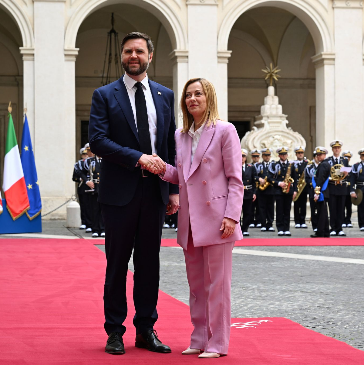 Italiens Ministerpräsidentin Giorgia Meloni empfängt US-Vize JD Vance. - Foto: Andrew Medichini/AP/dpa