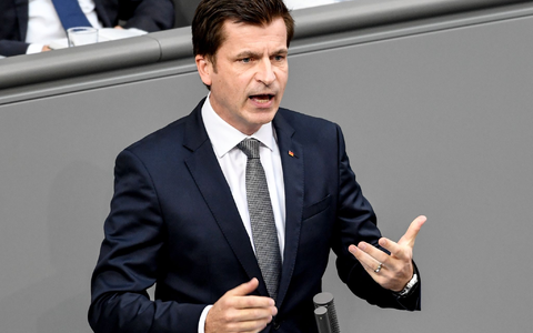 Kommunen-Spitzenvertreter André Berghegger, hier noch als CDU-Bundestagsabgeordneter am Rednerpult. (Archivbild) - Foto: Britta Pedersen/dpa-Zentralbild/dpa Kommunen-Spitzenvertreter André Berghegger, hier noch als CDU-Bundestagsabgeordneter am Rednerpult. (Archivbild) - Foto: Britta Pedersen/dpa-Zentralbild/dpa