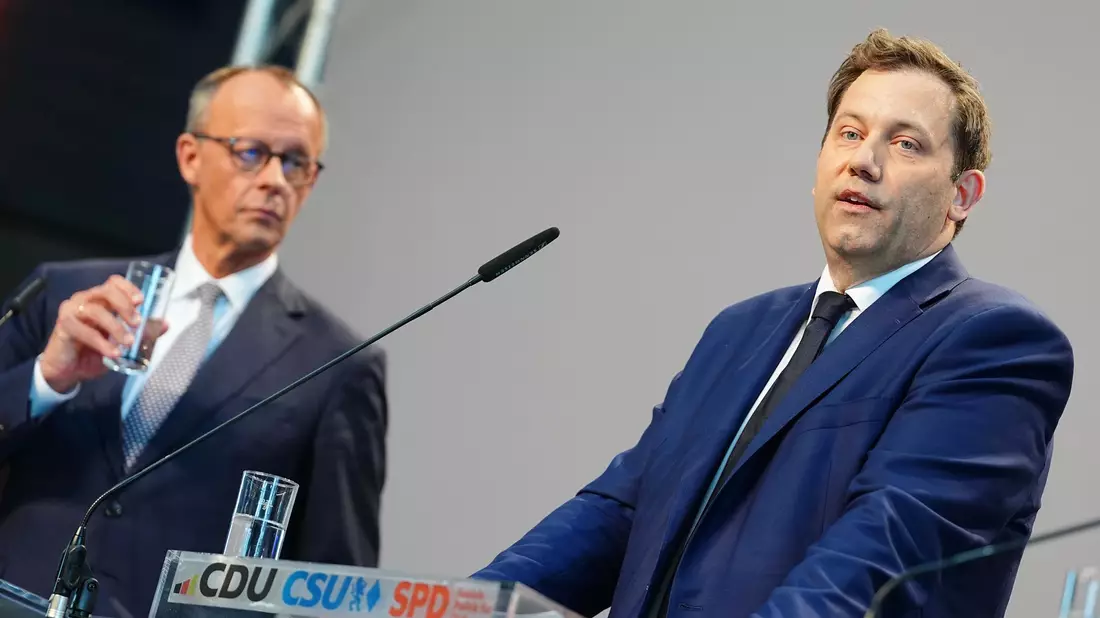 Dass die Einkommenssteuer für kleine und mittlere Einkommen unter Schwarz-Rot gesenkt wird, ist nicht 100-prozentig fix - ebenso wenig wie das Nein zu Steuererhöhungen, sagt nun auch SPD-Chef Lars Klingbeil. (Archivbild) - Bild: Kay Nietfeld/dpa
