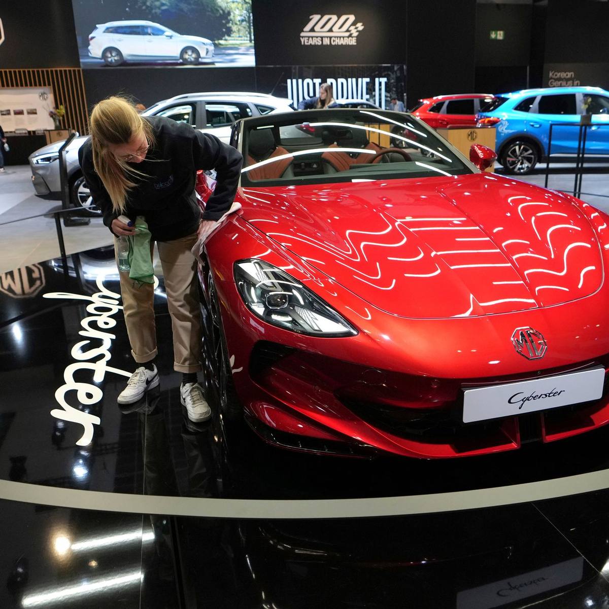 MG Roewe tritt teils nur unter MG auf und hat auch günstigere Autos als diesen Roadster im Programm. (Archivbild) - Foto: Virginia Mayo/AP/dpa