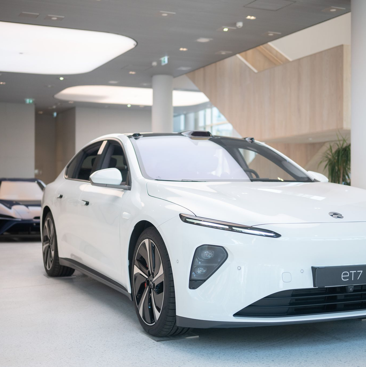 Ein E-Auto des Modells ET7 steht im Nio House Berlin. (Archivbild) - Foto: Sebastian Gollnow/dpa