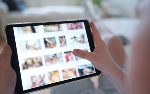 Telefonica muss den Zugang seiner Kunden zu zwei großen Pornoseiten vorerst gesperrt lassen. (Symbolbild) - Foto: Marcus Brandt/dpa