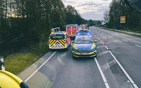 FW-DT: Alleinunfall mit LKW - Foto: presseportal.de