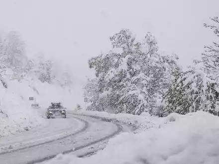 Nach dem starken Schneefall normalisiert sich die Lage in der Schweiz - Foto: Alessandro Della Valle/KEYSTONE/dpa