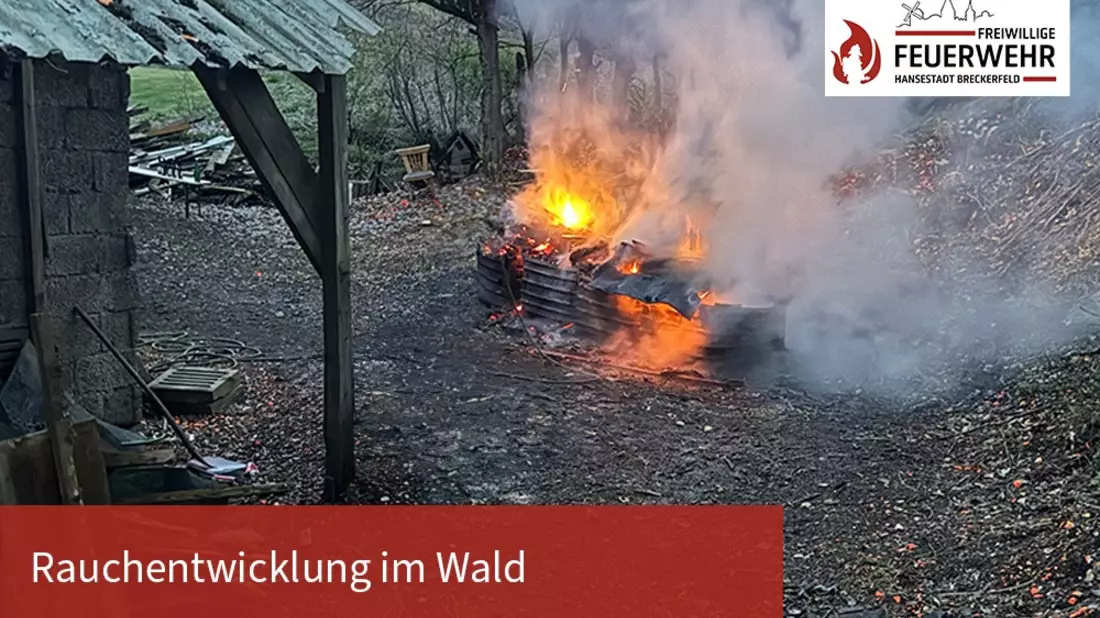 FW-EN: Datum: 18.04.2025/ Uhrzeit: 20:29 Uhr/ Dauer: ca. 60 Minuten/ Einsatzstelle: Schöpplenberg/ Einheiten: Löschzug Breckerfeld/ Löschgruppe Delle/ Löschgruppe Zurstraße - Bild: presseportal.de