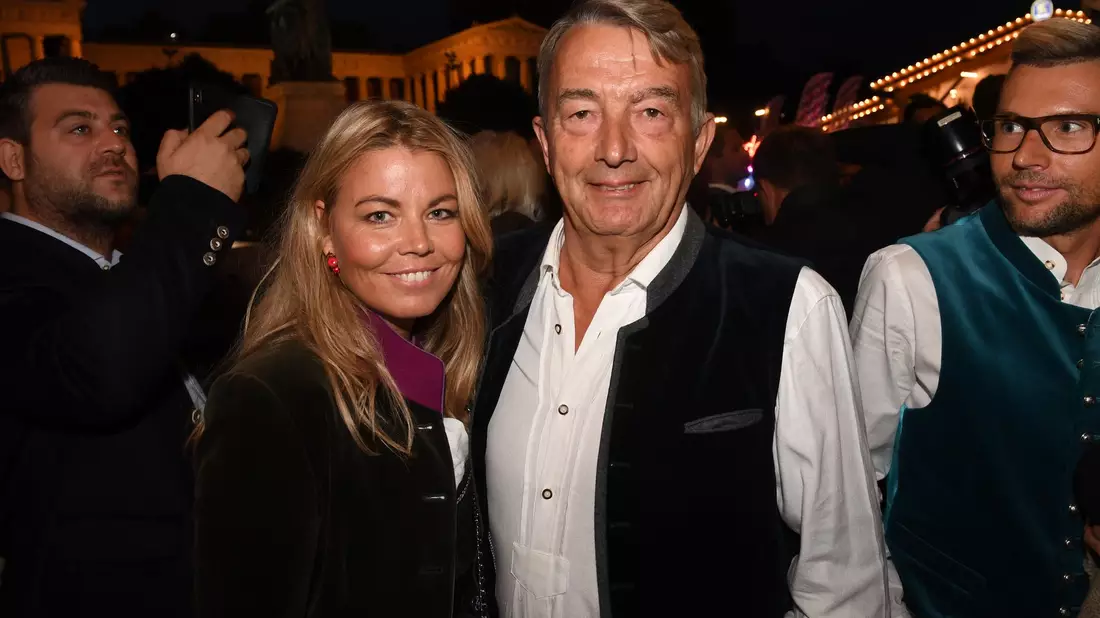 Marion Popp und Wolfgang Niersbach waren seit 2014 ein Paar. - Bild: Felix Hörhager/dpa