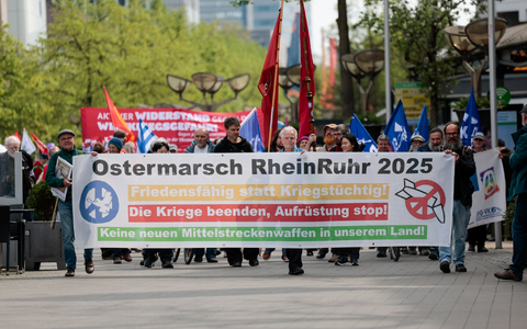 Ein wichtiges Symbol der Friedensaktivisten: Die Taube als Zeichen für die Hoffnung auf Frieden. - Foto: Thomas Banneyer/dpa