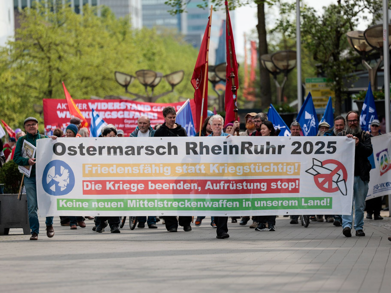 Ein wichtiges Symbol der Friedensaktivisten: Die Taube als Zeichen für die Hoffnung auf Frieden. - Foto: Thomas Banneyer/dpa
