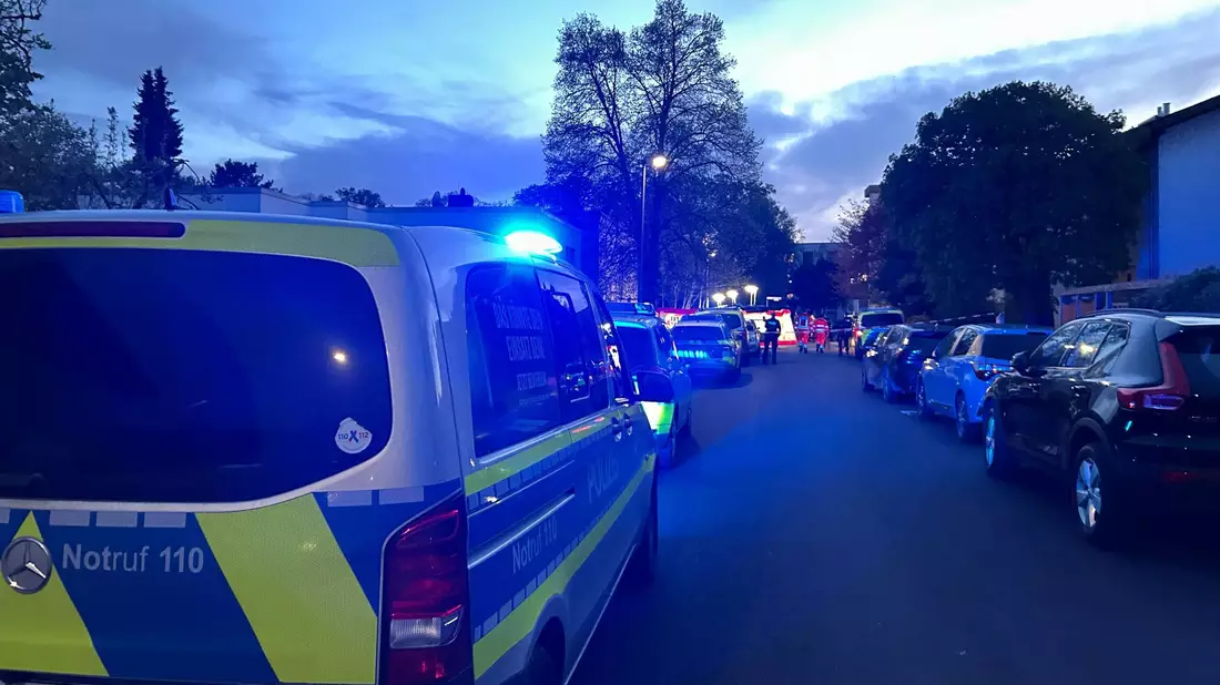 Im hessischen Bad Nauheim sind zwei Menschen durch Schüsse ums Leben gekommen. - Bild: Mona Wenisch/dpa
