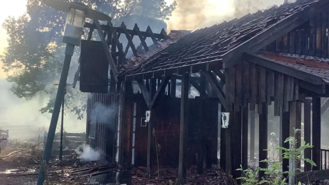 FW-OB: Brand einer Holzhütte im Centro-Park - Einsatz dauert an - Bild: presseportal.de