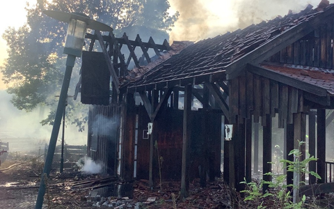 FW-OB: Brand einer Holzhütte im Centro-Park - Einsatz dauert an - Foto: presseportal.de