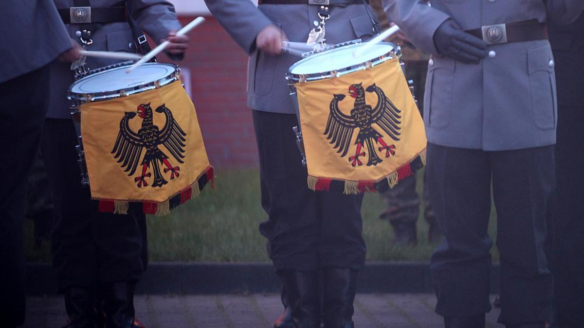 Bundeswehr-Soldaten beim Großen Zapfenstreich (Archiv) - Foto: über dts Nachrichtenagentur