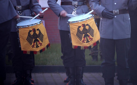 Bundeswehr-Soldaten beim Großen Zapfenstreich (Archiv) - Foto: über dts Nachrichtenagentur