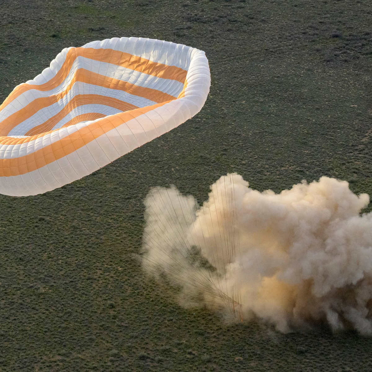 Das «Sojus MS-26»-Raumschiff ist in Kasachstan gelandet. - Foto: Bill Ingalls/NASA/AP/dpa