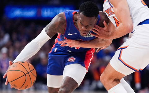 Dennis Schröder verliert mit Detroit zum Playoff-Start in New York. - Foto: Julia Demaree Nikhinson/AP/dpa Dennis Schröder verliert mit Detroit zum Playoff-Start in New York. - Foto: Julia Demaree Nikhinson/AP/dpa