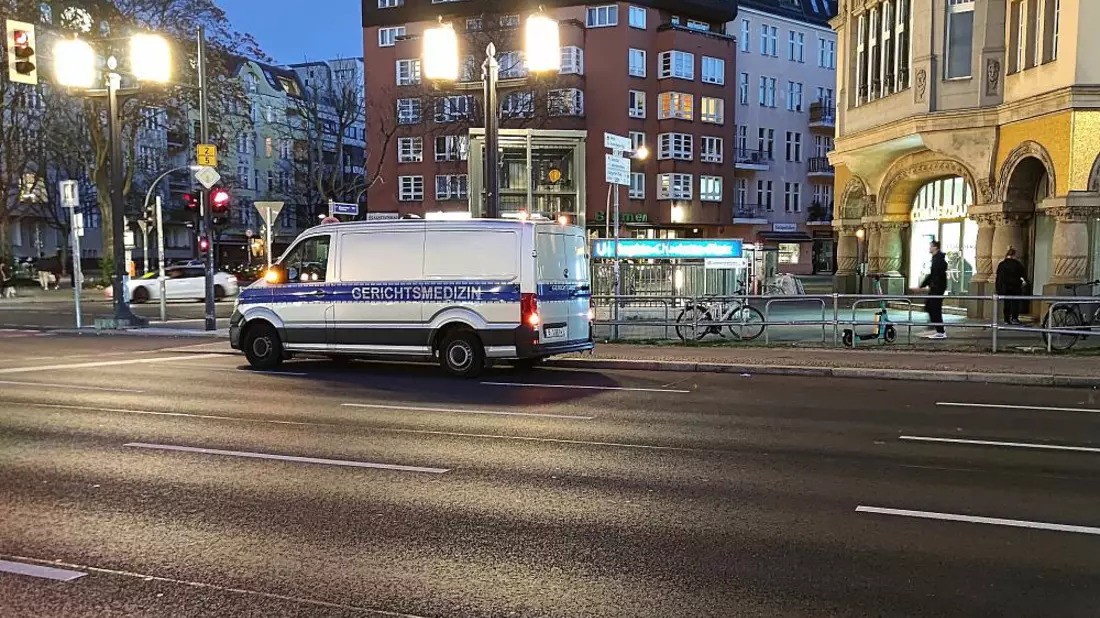 Absperrung nach Berliner Messerattacke am 12.04.2025 - Bild: über dts Nachrichtenagentur