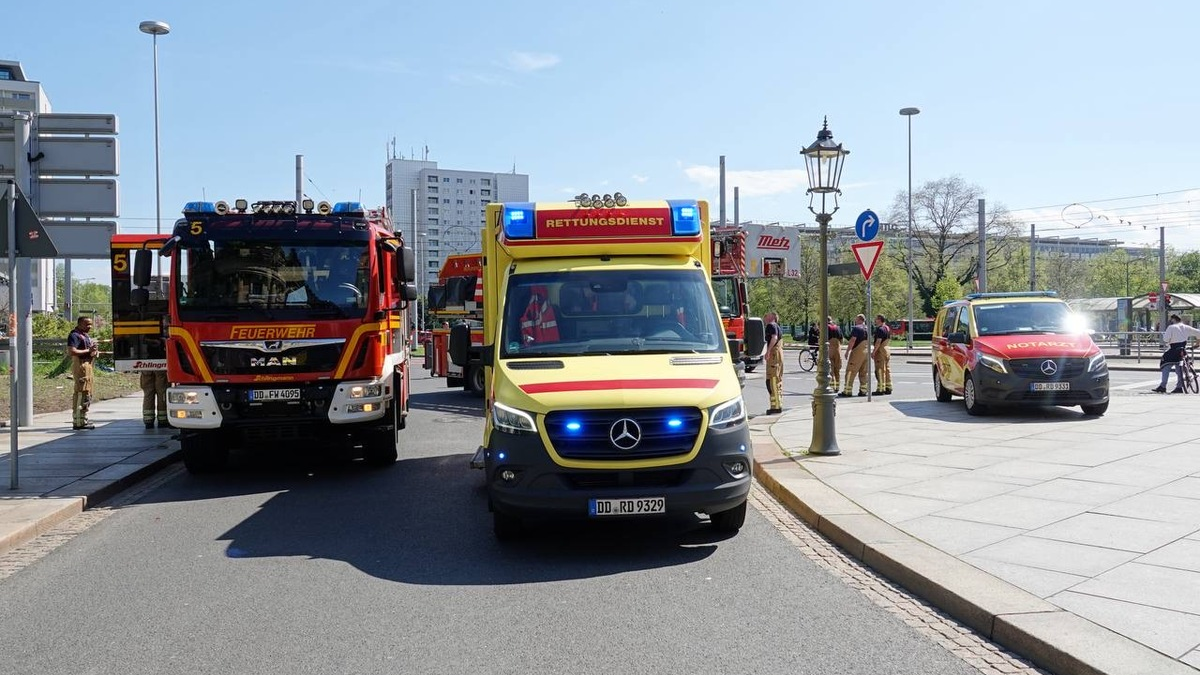 FW Dresden: Personen stürzt in Schacht - erfolgreiche Rettung des Schwerverletzten - Foto: presseportal.de