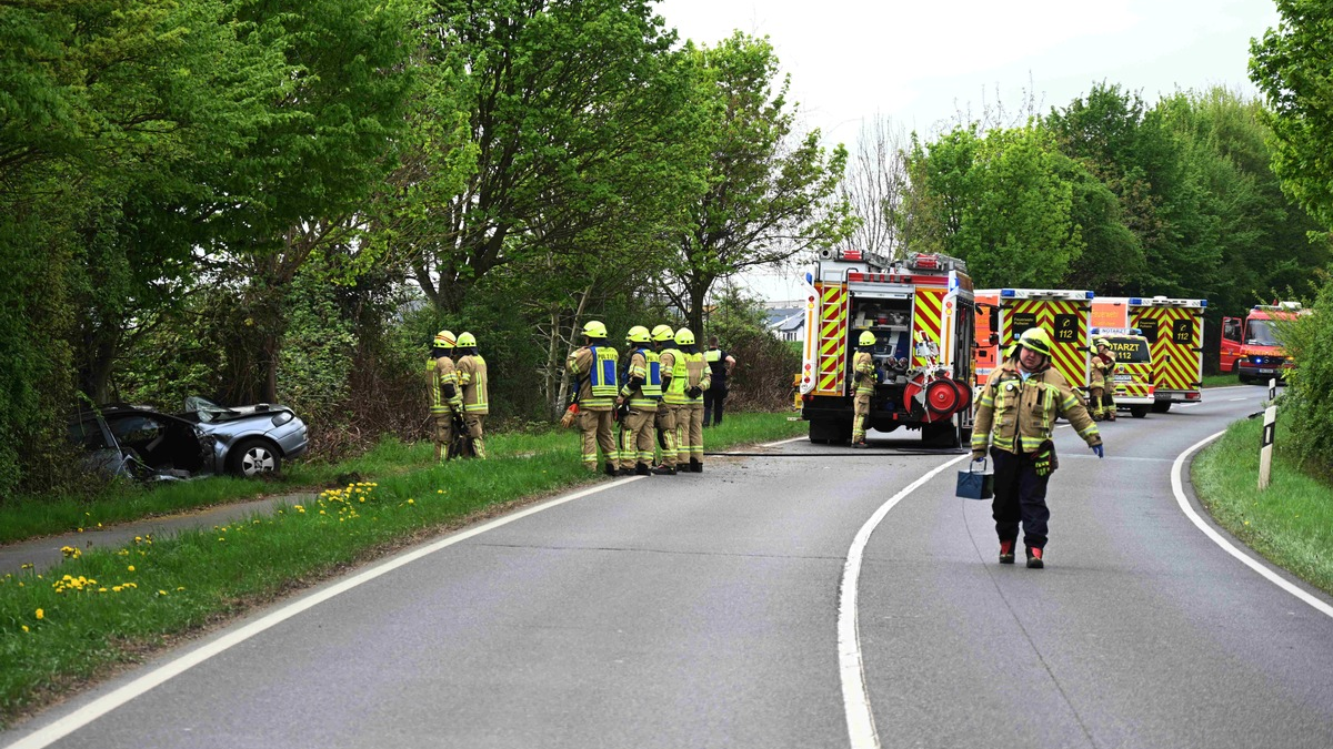 FW Pulheim: Unfall auf der L213 - Zwei Verletzte - Foto: presseportal.de